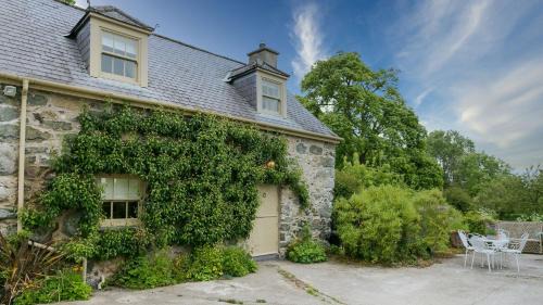 Pentraeth House | Ty Fry Cottage