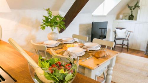 Pentraeth House | Ty Fry Cottage