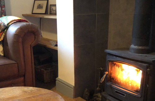 Corwen Cottage | TY FY HEN NAIN, pet friendly, with open fire in Corwen