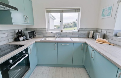Ty Croes Apartment | Ty Glan Y Mor - an on the beach that sleeps 6 guests in 3 bedrooms
