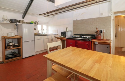 Rhoscolyn House | TY GWYN, pet friendly, country holiday cottage in Trearddur Bay