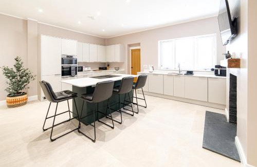 Cefn-mawr House | Ty Haul, meaning Sun House, open plan luxury, for work or play