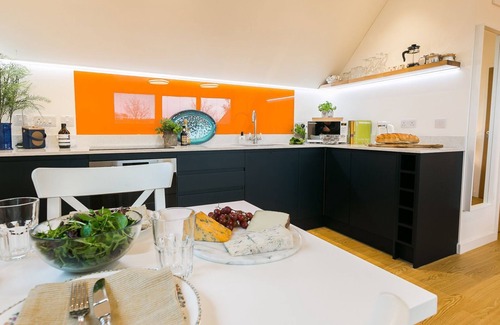 Llanfaelog Cottage | Ty Haul - sleeps 2 guests in 1 bedroom