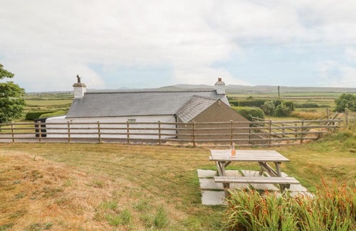 Garn Fadryn House | Ty Hen
