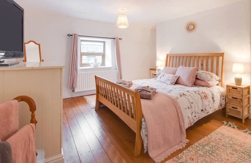 Cwmtirmynach House | Ty Hen in Capel Celyn