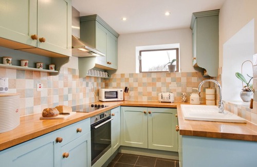 Cwmtirmynach House | Ty Hen - Three Bedroom House, Sleeps 6