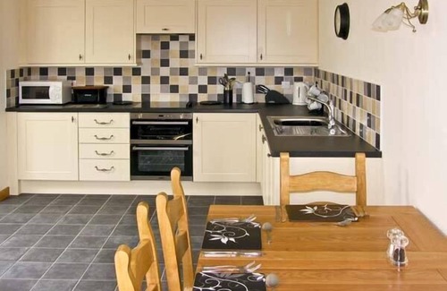 Capel Garmon Cottage | Ty Isaf Penrhyddion
