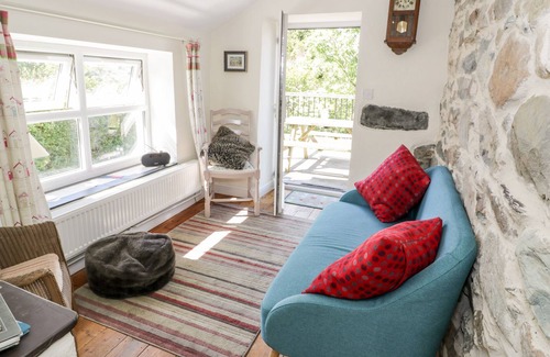 Bethesda Cottage | TY ISEL, pet friendly, character holiday cottage in Bethesda