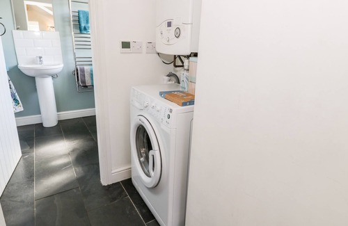 Bethesda Cottage | TY ISEL, pet friendly, character holiday cottage in Bethesda