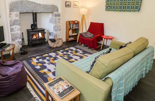 Bethesda Cottage | TY ISEL, pet friendly, character holiday cottage in Bethesda