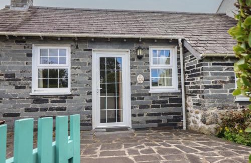Tywyn House | Ty Llaeth Cottage