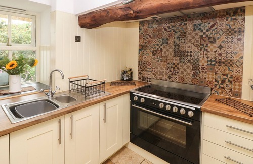 Crosswell Cottage | TY LLWYD, family friendly, with hot tub in Nevern