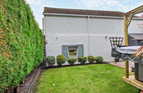 Llandudno House | Ty Llwyd - Luxury holiday home sleeping 8, Hot Tub available