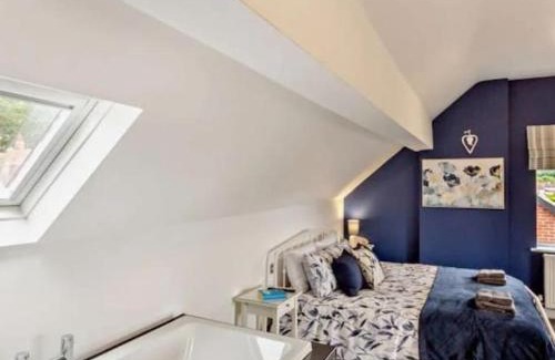 Llandudno House | Ty Llwyd - Luxury holiday home sleeping 8, Hot Tub available