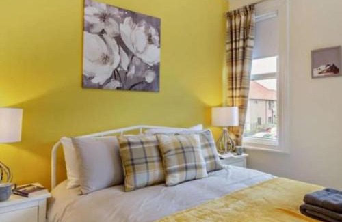 Llandudno House | Ty Llwyd - Luxury holiday home sleeping 8, Hot Tub available