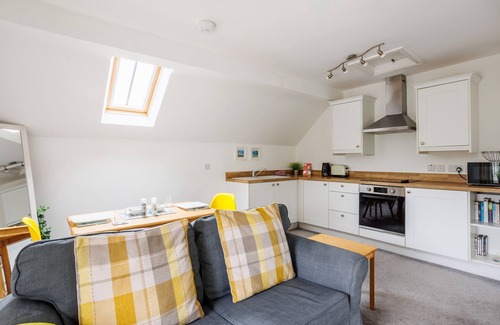 Ty Croes Cottage | Ty Mabon: Pet-friendly, first floor apartment in Aberffraw