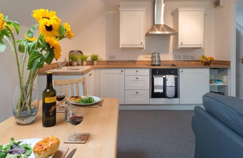 Ty Croes Cottage | Ty Mabon: Pet-friendly, first floor apartment in Aberffraw