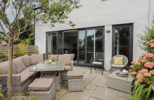 Menai Bridge House | Ty Mawr