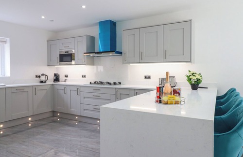 Penrhyndeudraeth Cottage | TY MAWR, pet friendly, with hot tub in Penrhyndeudraeth