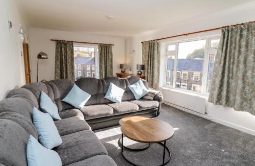 Aberystwyth House | Ty Melyn