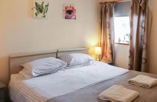 Llangefni House | Ty'n Cae Cottage
