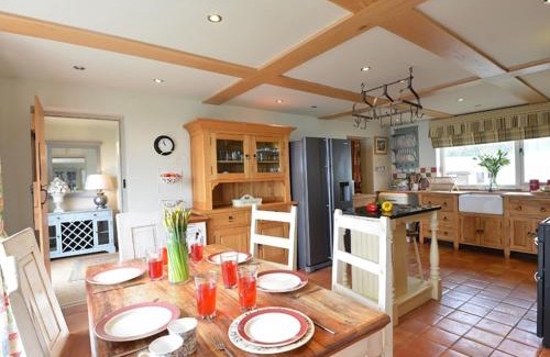 Pentraeth House | Ty'n Cae