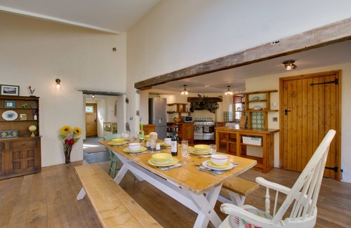 Bethesda House | Ty'n y Maes - Four Bedroom House, Sleeps 8