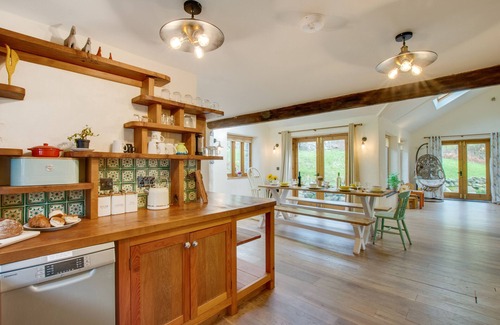 Bethesda House | Ty'n y Maes - Four Bedroom House, Sleeps 10