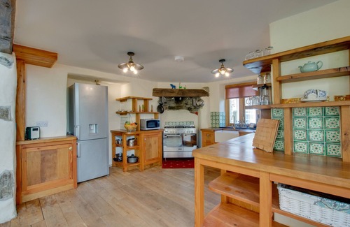 Bethesda House | Ty'n y Maes - Four Bedroom House, Sleeps 10