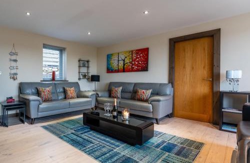 Holyhead House | Ty Nant