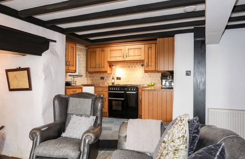 Rhyd-y-clafdy Cottage | TY NEWYDD, family friendly, with open fire in Llanaelhaearn