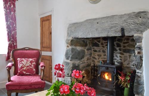 Llwyngwril House | Ty Newydd
