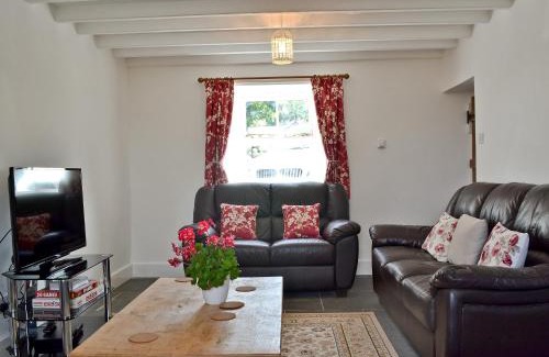 Llwyngwril House | Ty Newydd