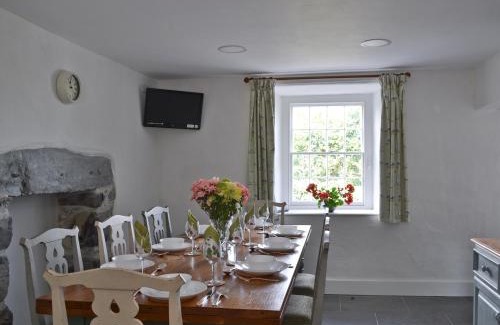 Llwyngwril House | Ty Newydd
