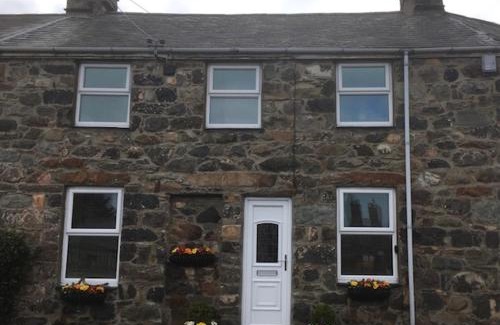 Clynnogfawr House | Ty Newydd North Wales Escape