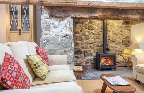 Dolgellau Cottage | TY NEWYDD UCHAF, pet friendly, character holiday cottage in Dolgellau
