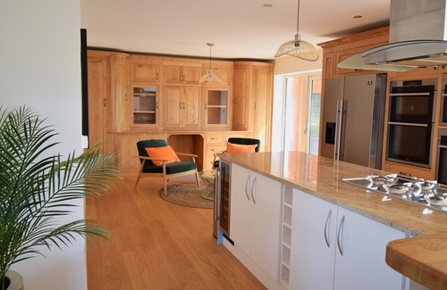 New Quay House | TY NI, pet friendly, luxury holiday cottage, with hot tub in New Quay