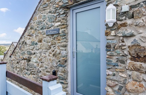 Ty Croes Cottage | Ty Rhiannon: One bedroom first floor apartment in Aberffraw