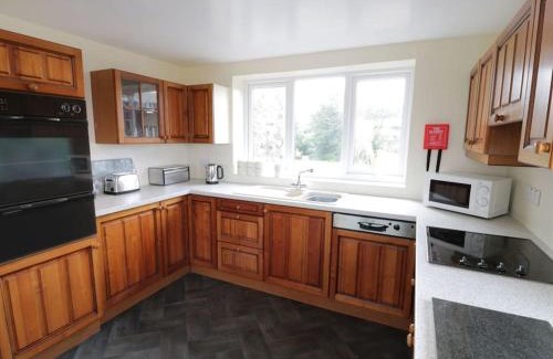 Rhoshirwaun House | Ty Rhos, Farm Stay, sleeps 4, Rhoshirwaun 2 miles from Aberdaron