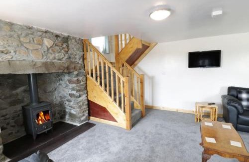 Rhoshirwaun House | Ty Rhos, Farm Stay, sleeps 4, Rhoshirwaun 2 miles from Aberdaron