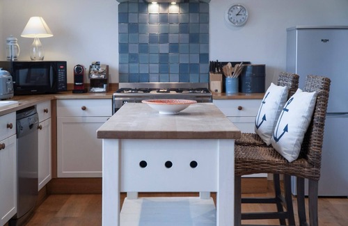 Crynant Apartment | Ty Seren - 2 Bedroom Apt - Bayview Oxwich