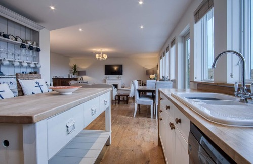 Crynant Apartment | Ty Seren - 2 Bedroom Apt - Bayview Oxwich