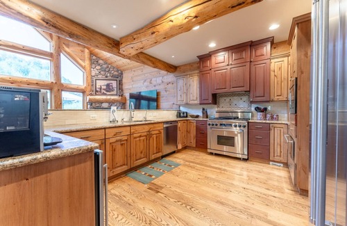 Crested Butte House | TY Slate River Camp/Luxury Log Home W/Private Fishing on the Slate River!