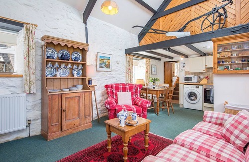 Trefasser House | Ty Uchaf Mill, Holiday Property Pwll Deri, Strumble Head, Sleeps 4, 2 bedrooms, bathrooms