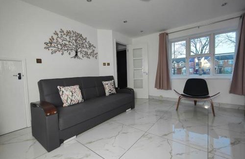 Stonnall Apartment | Tyburn Home, Birmingham with FREE Parking