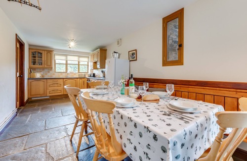 Cilmeri House | Tycanol - Four Bedroom House, Sleeps 7