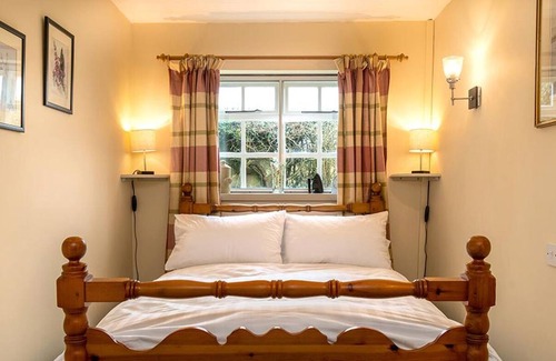 Bodorgan Cottage | Tyddyn Crythor - One Bedroom Cottage, Sleeps 3
