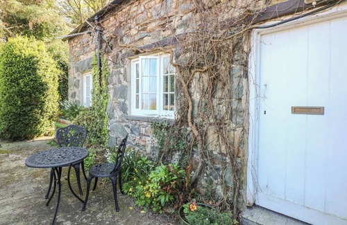 Bangor Cottage | TYDDYN ISAF BACH, romantic, with open fire in Talybont Near Bangor