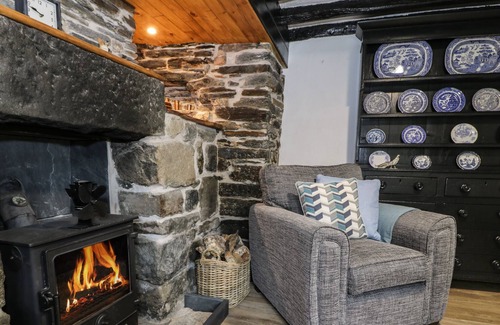 Arthog Cottage | TYDDYN SEFFRA, family friendly, with open fire in Fairbourne