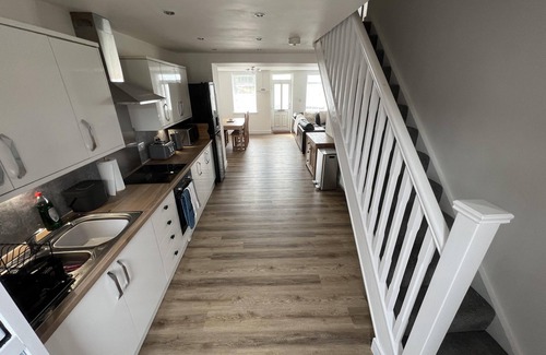 Merthyr Tydfil House | Tydfil Retreat - 3 Bedroom Cozy House